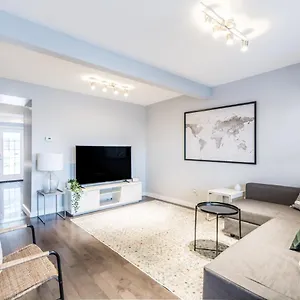 Holiday home Two Bedroom Town-house 10 Min To Downtown Ottawa